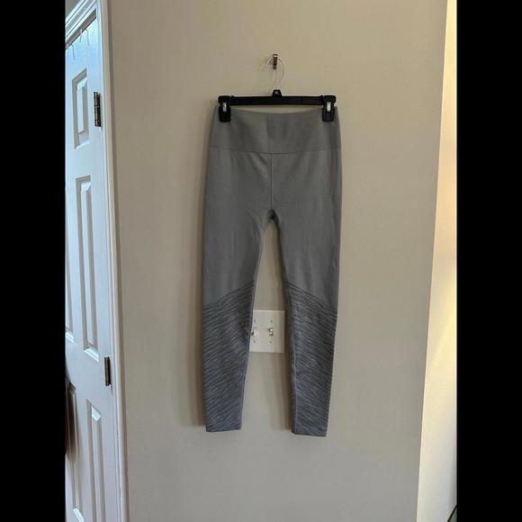 Fabletics High-Waisted Seamless‎ Leggings Small - Picture 5 of 7